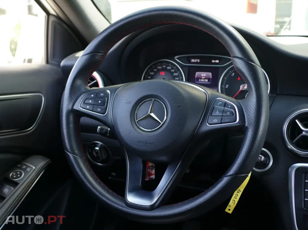 Mercedes-Benz A 180 d AMG Line