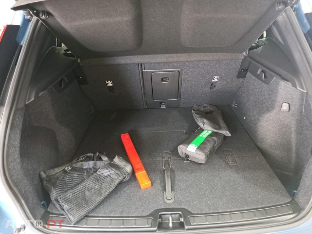 Volvo XC40 2.0 B3 Plus Dark