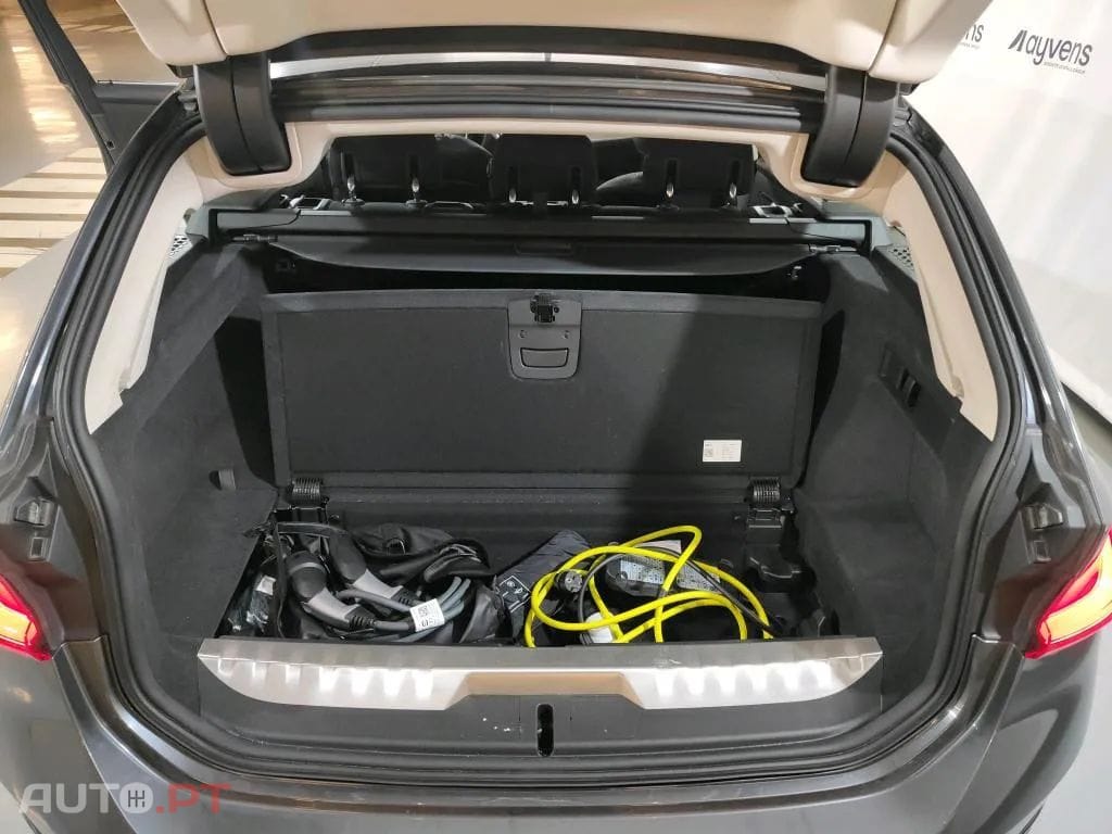 BMW 330 e Touring Auto