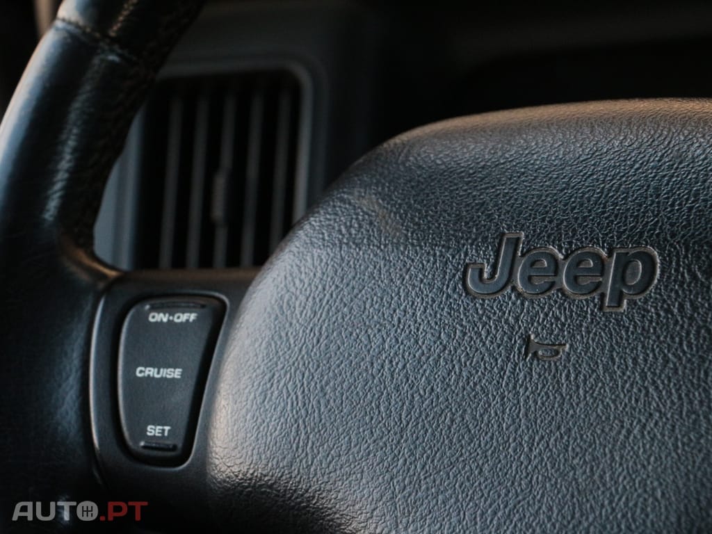Jeep Grand Cherokee 2.5 TD Official