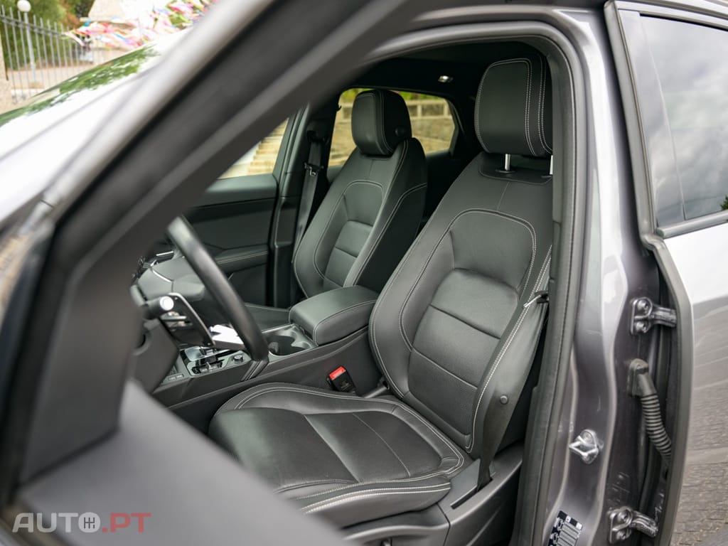 Jaguar E-Pace 1.5 P300e R-Dynamic SE AWD Aut.
