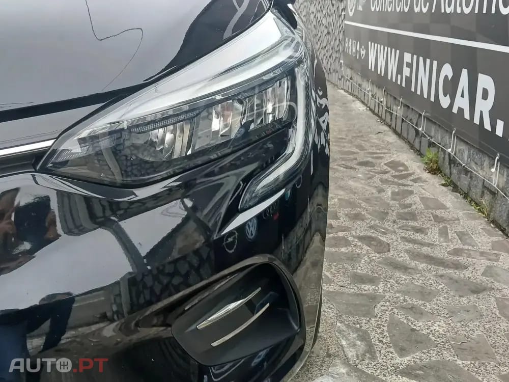 Renault Clio Outro