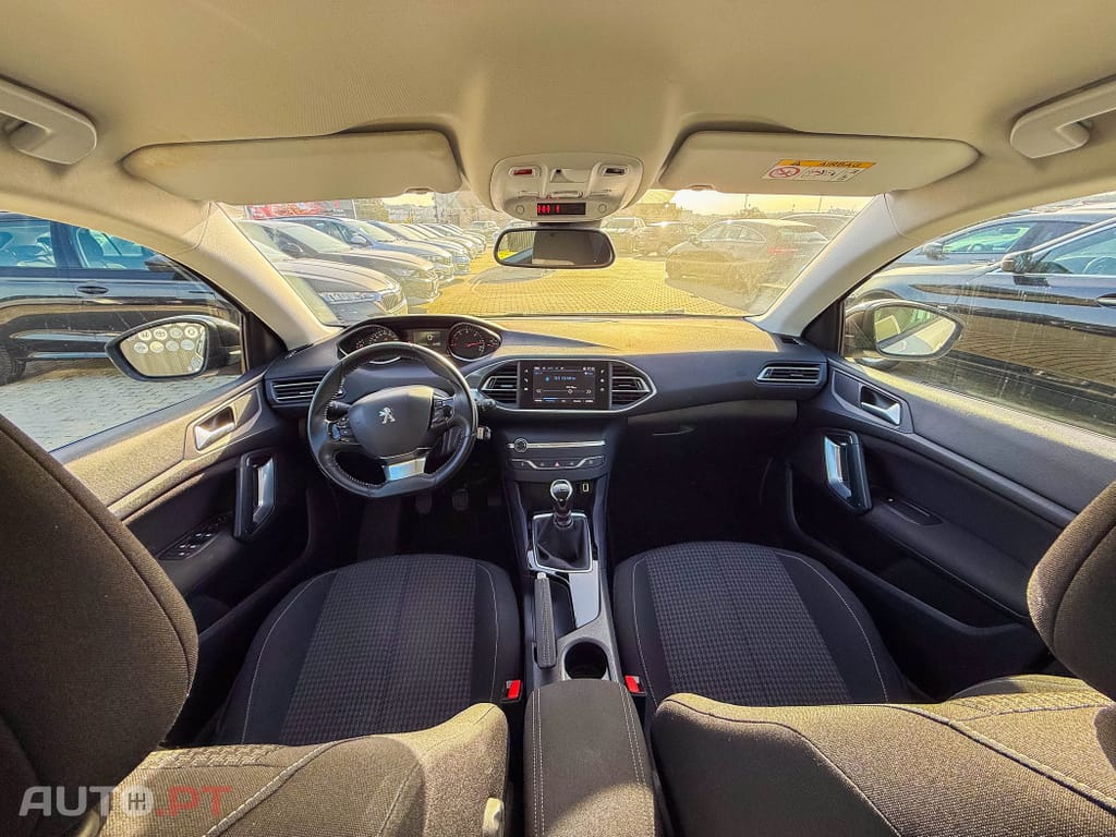 Peugeot 308 1.5 BlueHDi Business Line