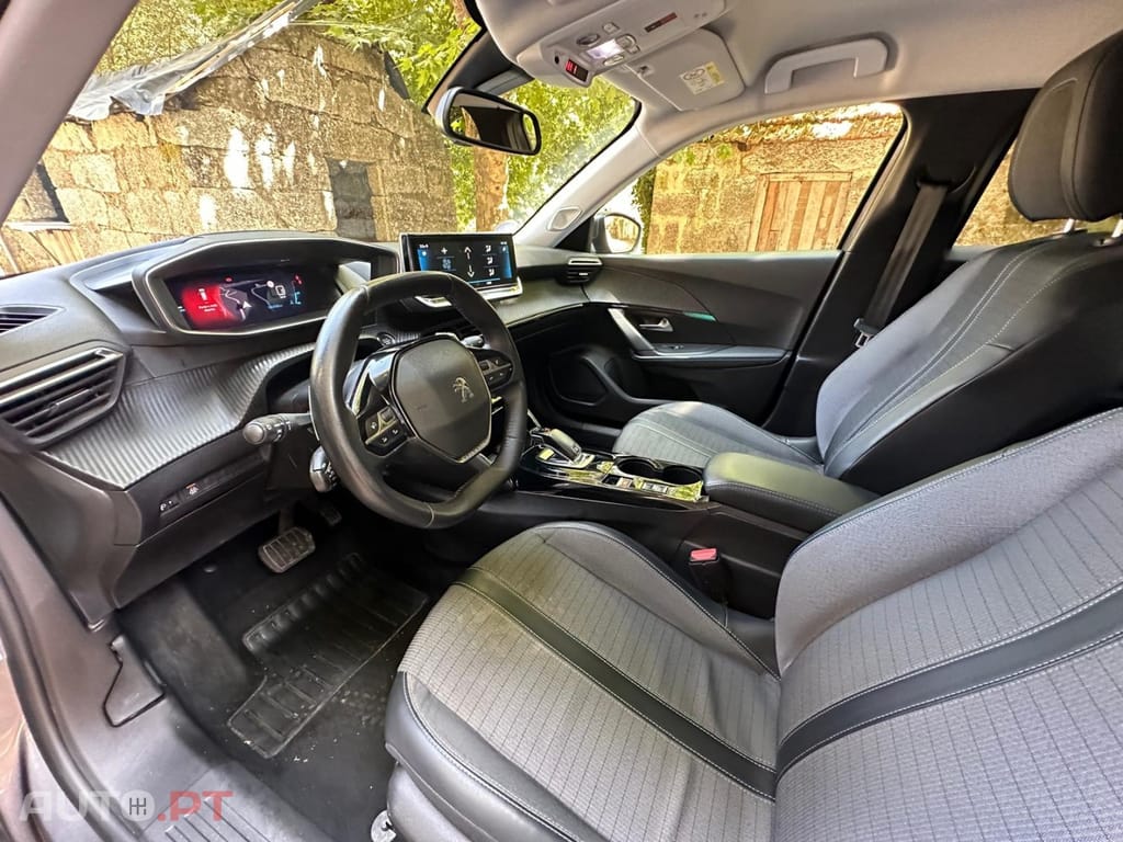 Peugeot 2008 1.2 PureTech Allure Pack EAT8
