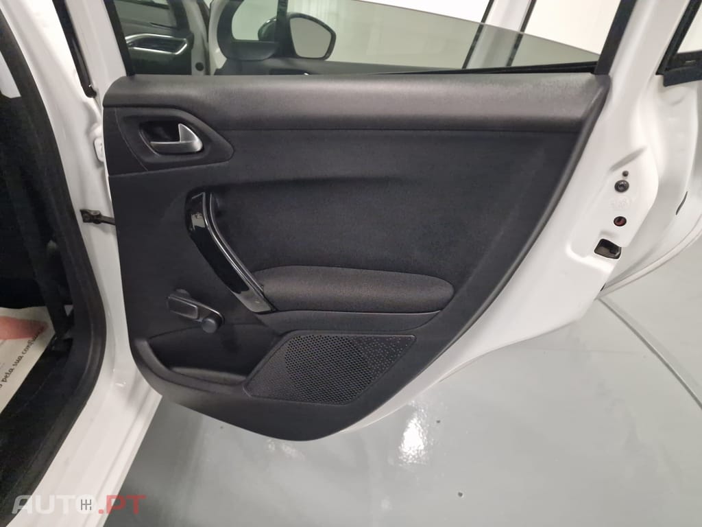 Peugeot 208 1.6 BlueHDi Style