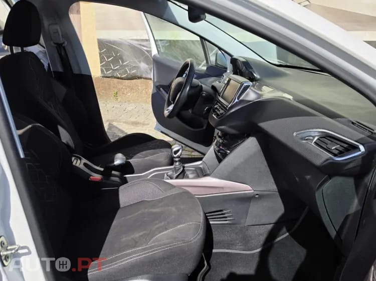 Peugeot 2008 1.6 e-HDi Allure