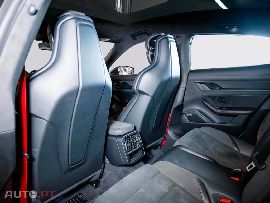 Porsche Taycan GTS I.V.A DEDUTIVEL 