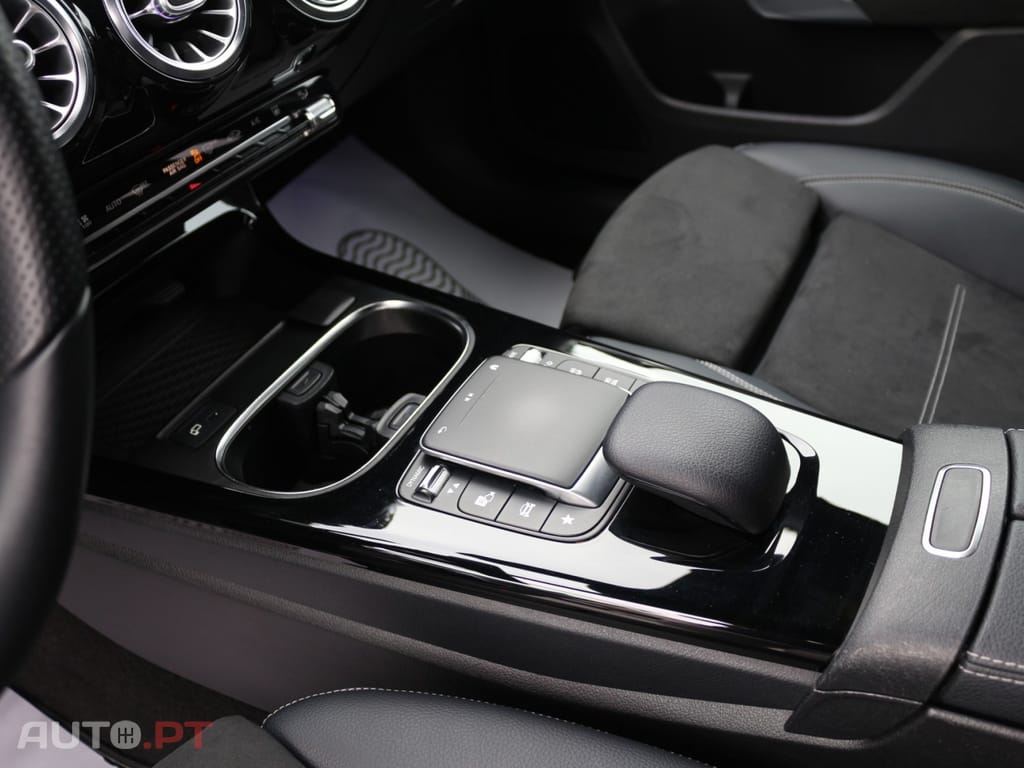 Mercedes-Benz A 250 e AMG Line