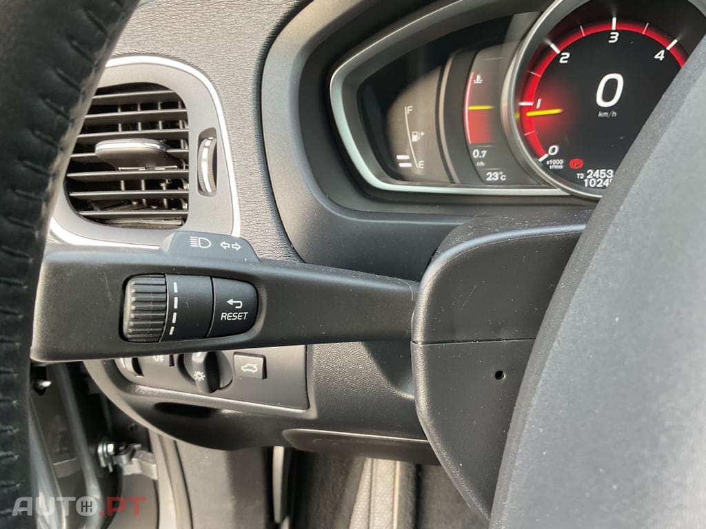 Volvo V40 2.0 D2 Momentum Geartronic