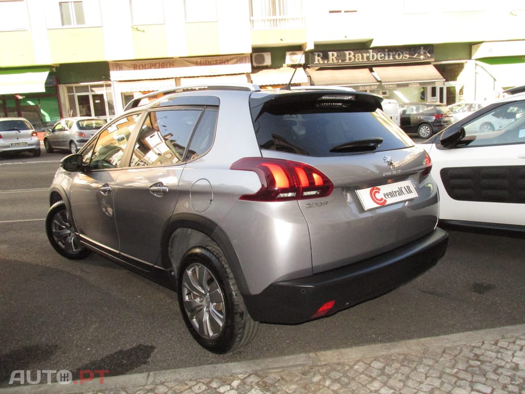 Peugeot 2008 1.2 PureTech Signature