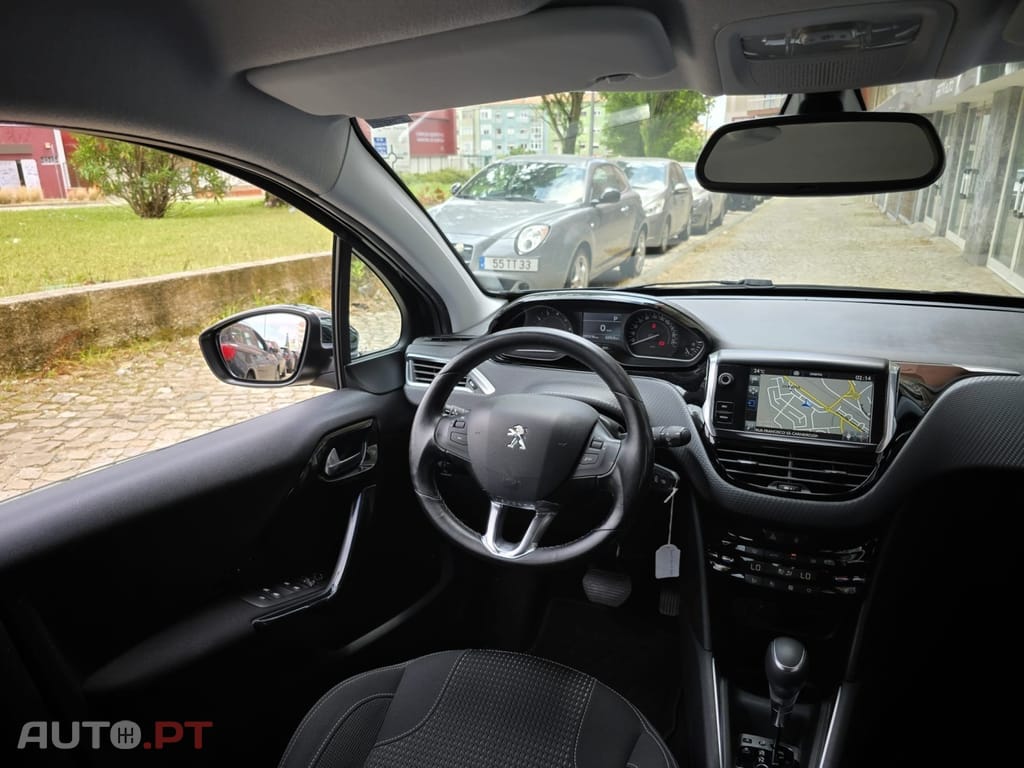 Peugeot 208 1.2 PureTech Allure EAT6