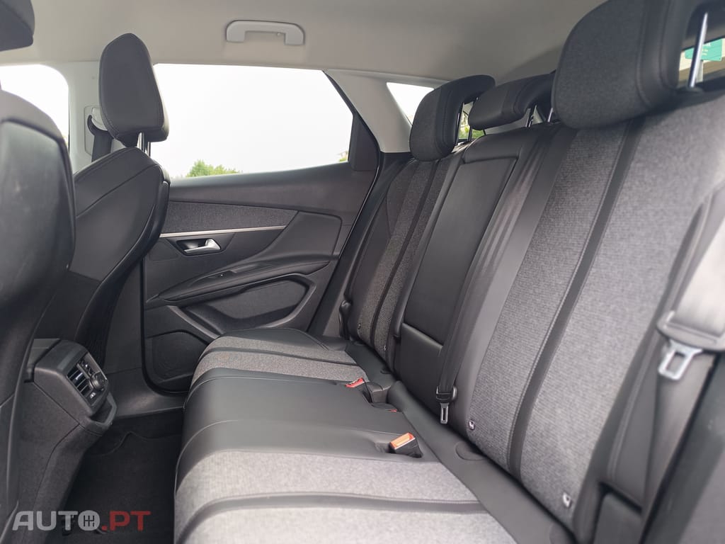 Peugeot 3008 1.5 BlueHDi Allure EAT8 - Nacional