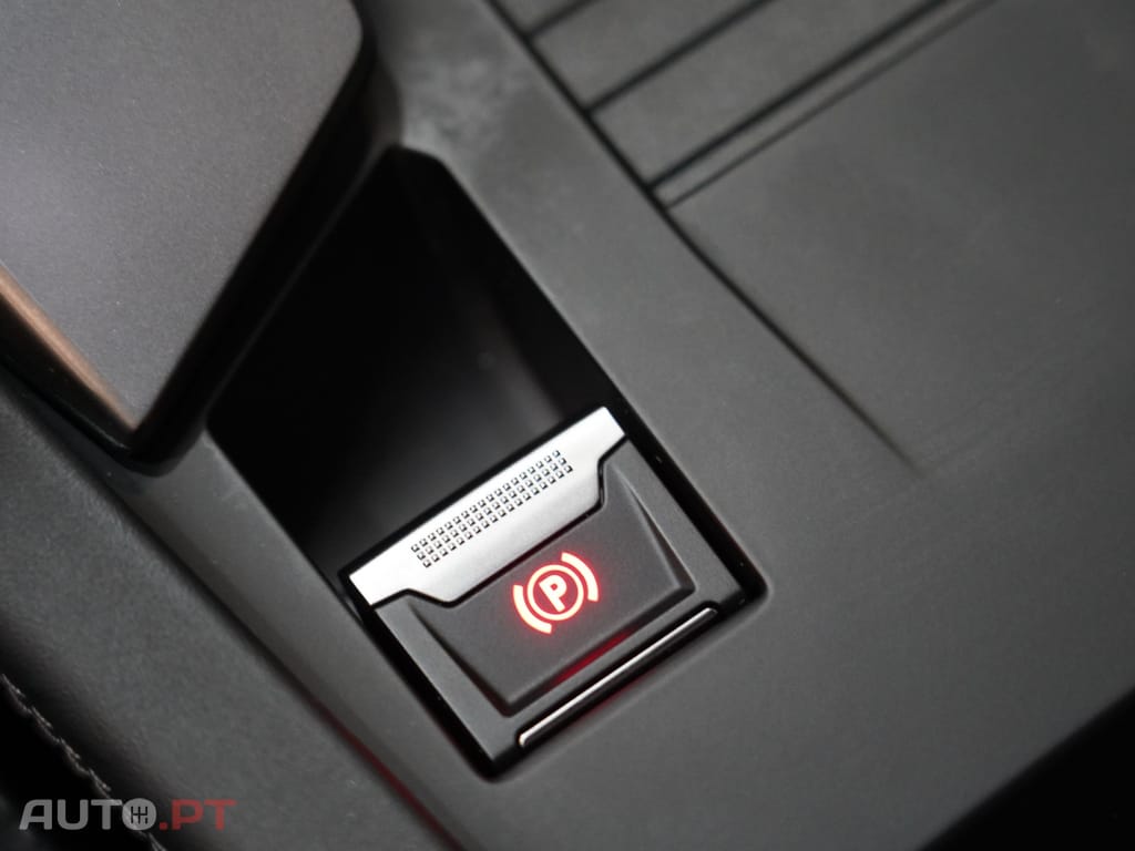 Peugeot 408 1.2 PureTech Allure EAT8
