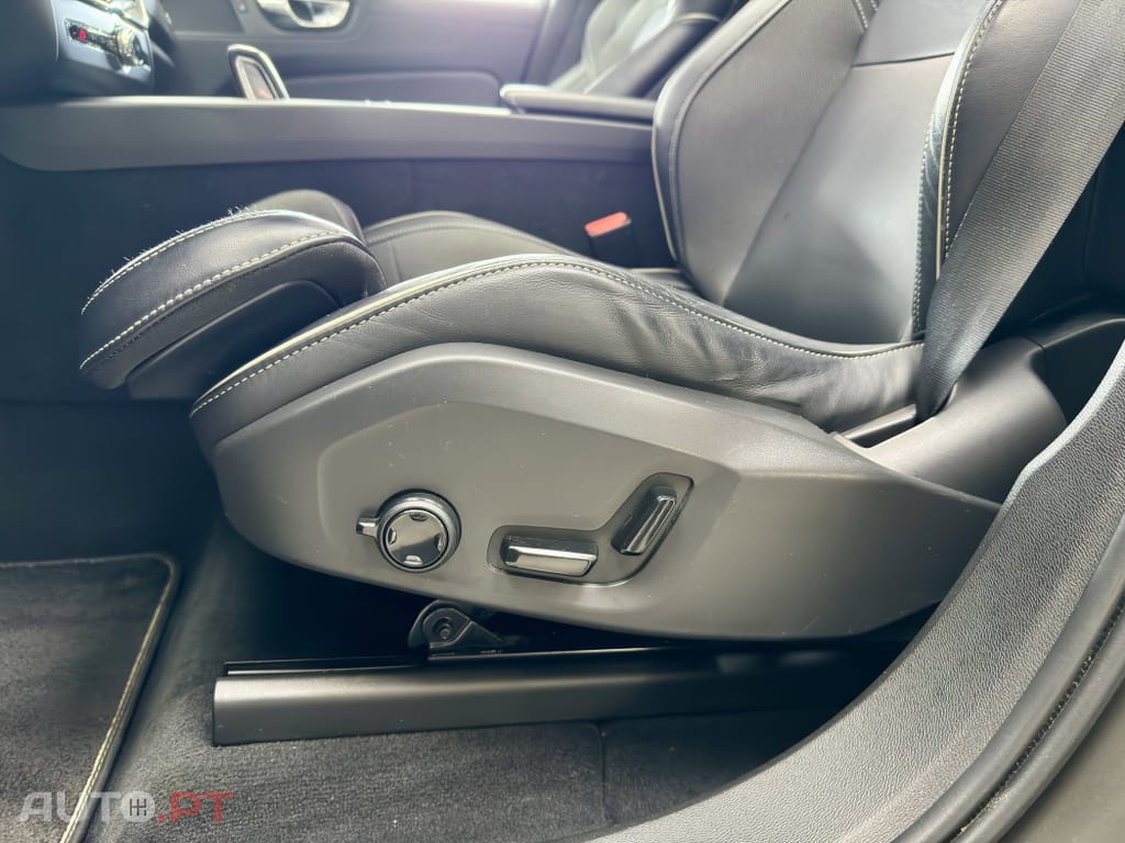 Volvo XC60 2.0 T8 PHEV R-Design AWD