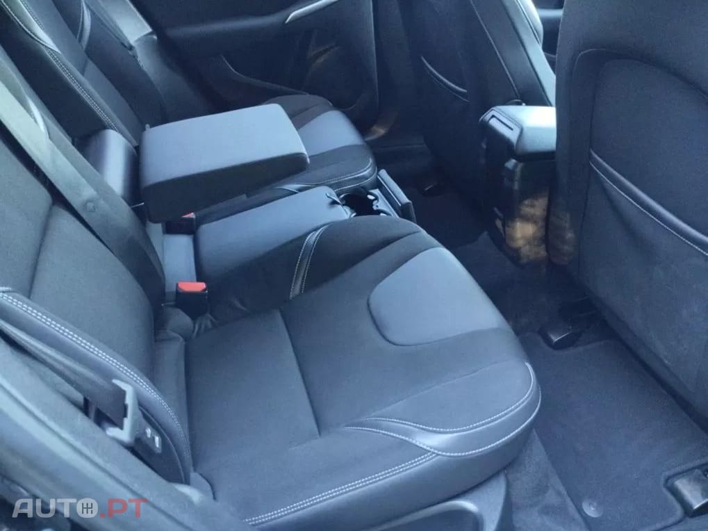 Volvo V40 2.0 D4 R-Design Summum