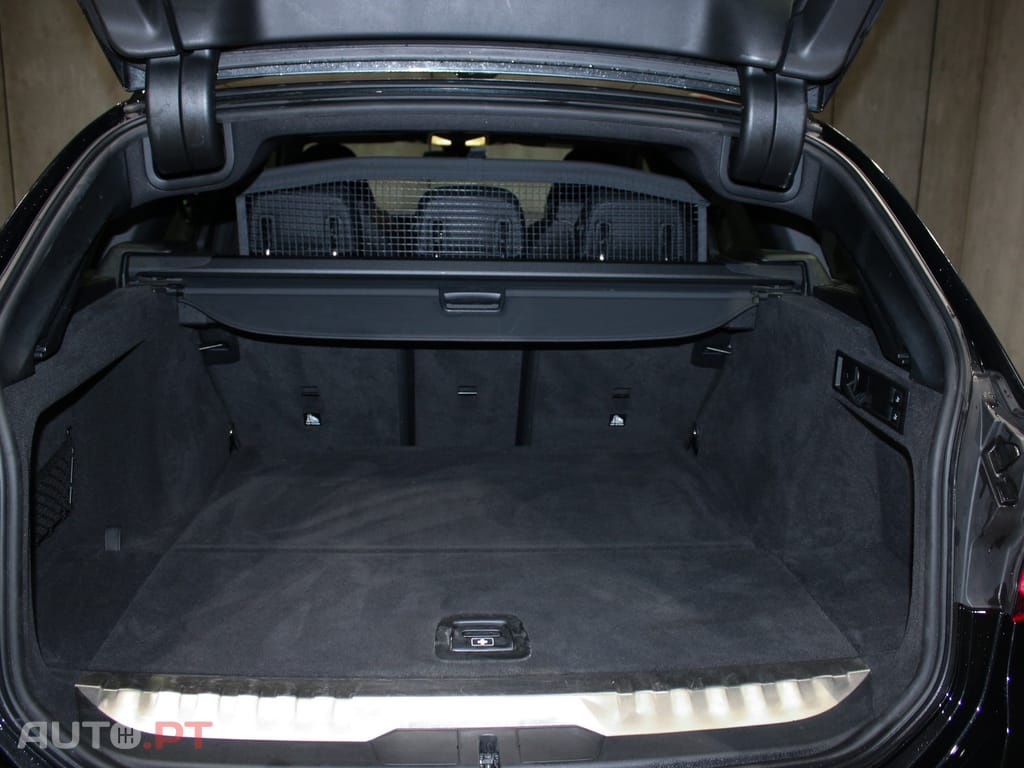 BMW 330 e Touring Pack Desportivo M Auto