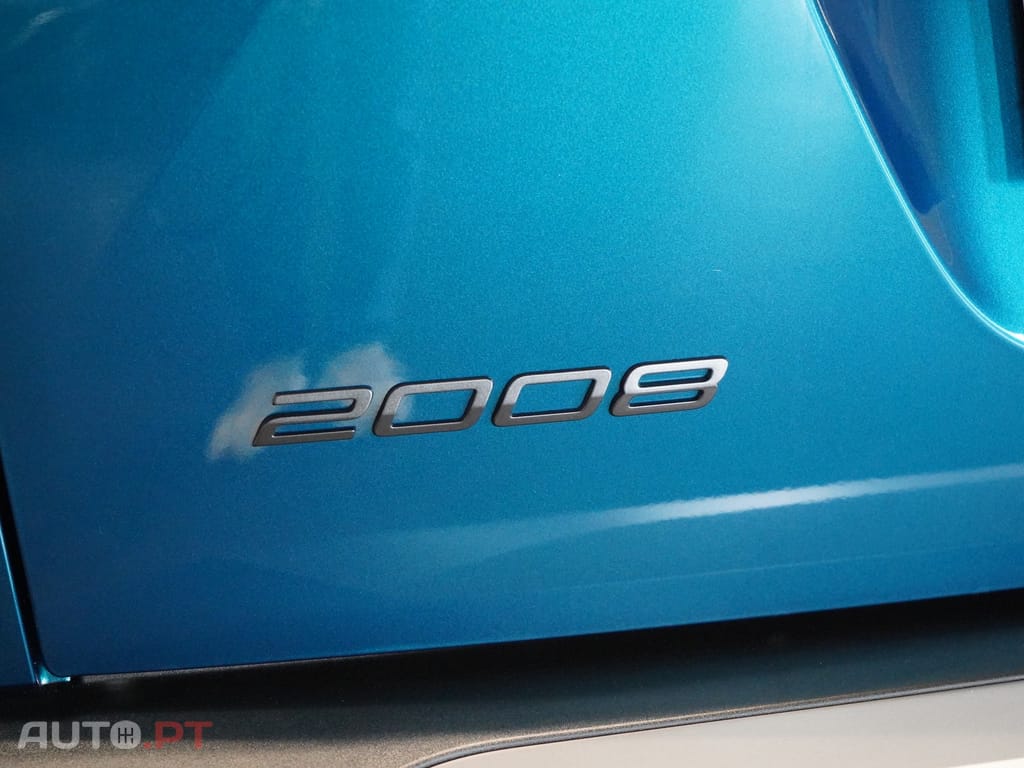 Peugeot 2008 1.2 Hybrid Allure e-DCS6