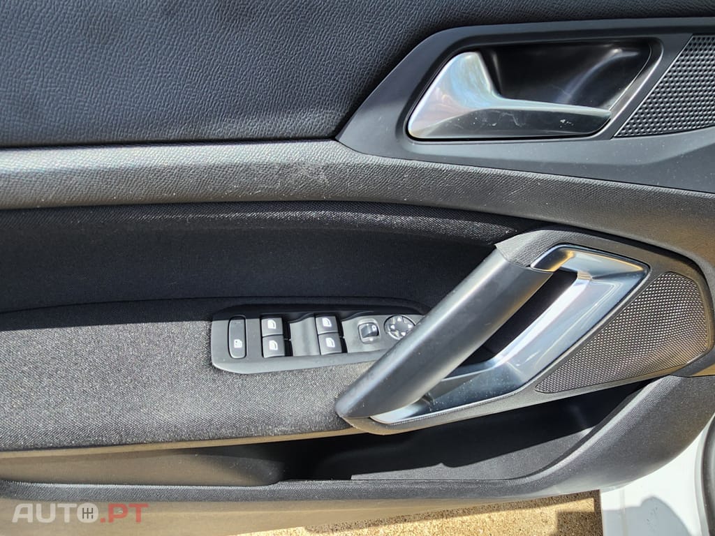 Peugeot 308 1.5 BlueHDi Business Line