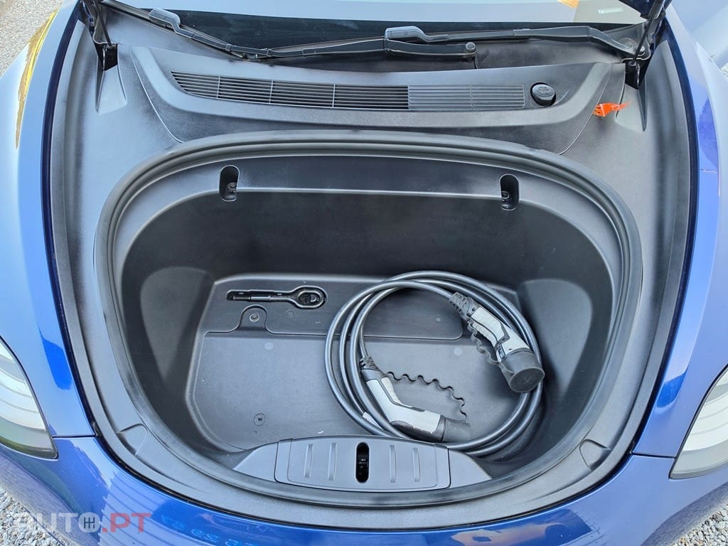 Tesla Model 3 Standard Range Plus RWD — fotografia 13