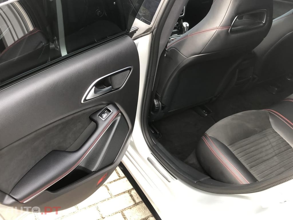 Mercedes-Benz CLA 200 AMG
