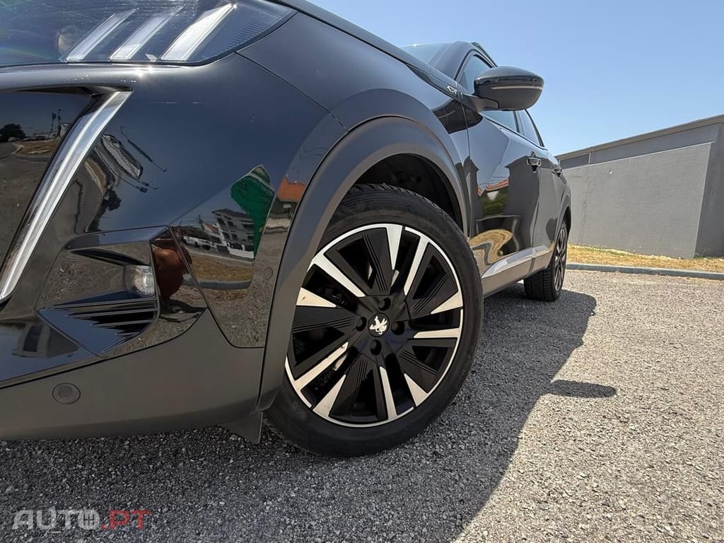 Peugeot 2008 1.2 PureTech GT EAT8