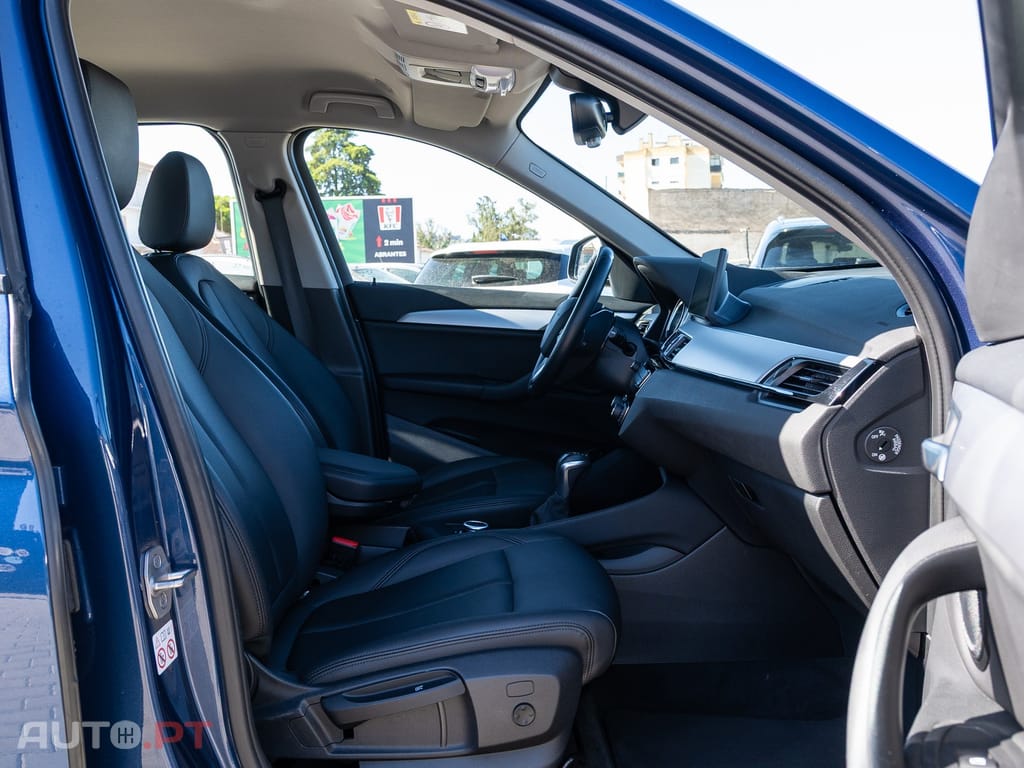 BMW X1 xDrive25e Advantage — fotografia 16