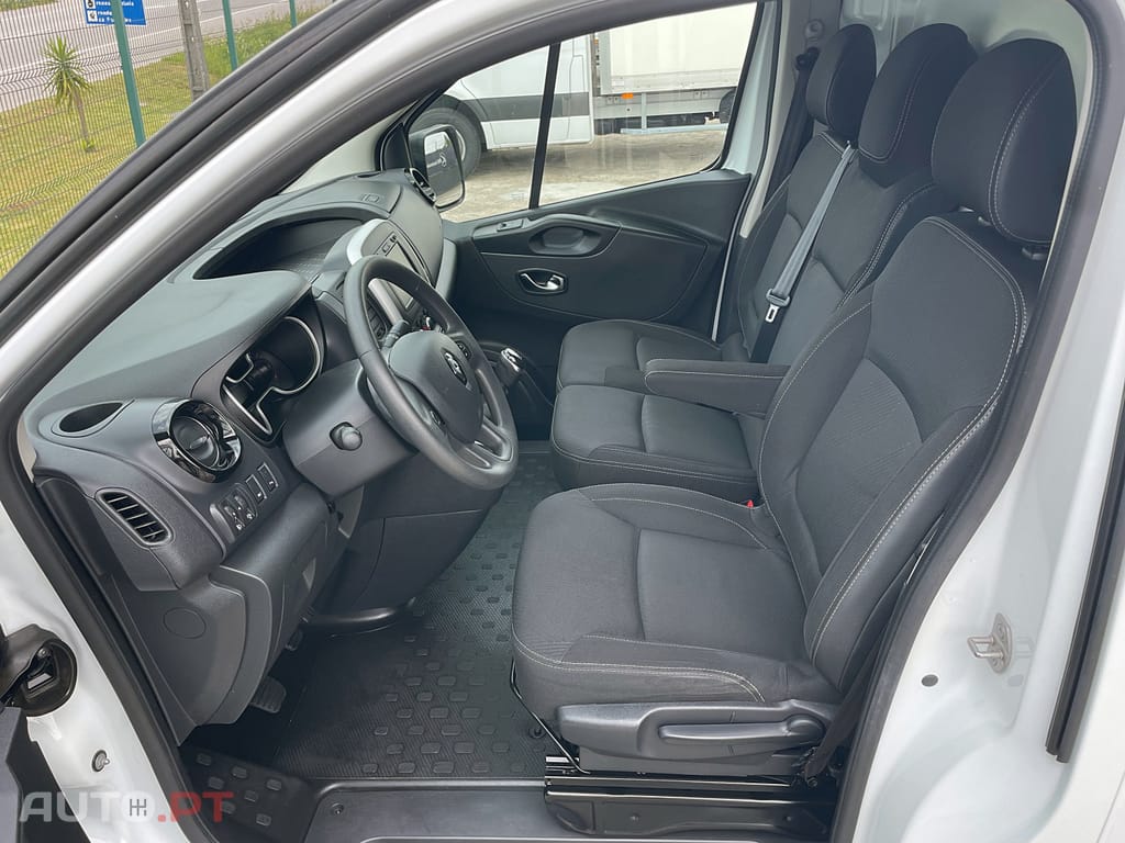 Renault Trafic 2.0 dCi IVA Dedutível