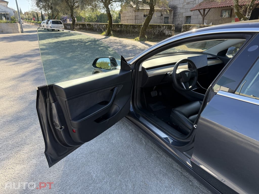 Tesla Model 3 Standard Range Plus RWD
