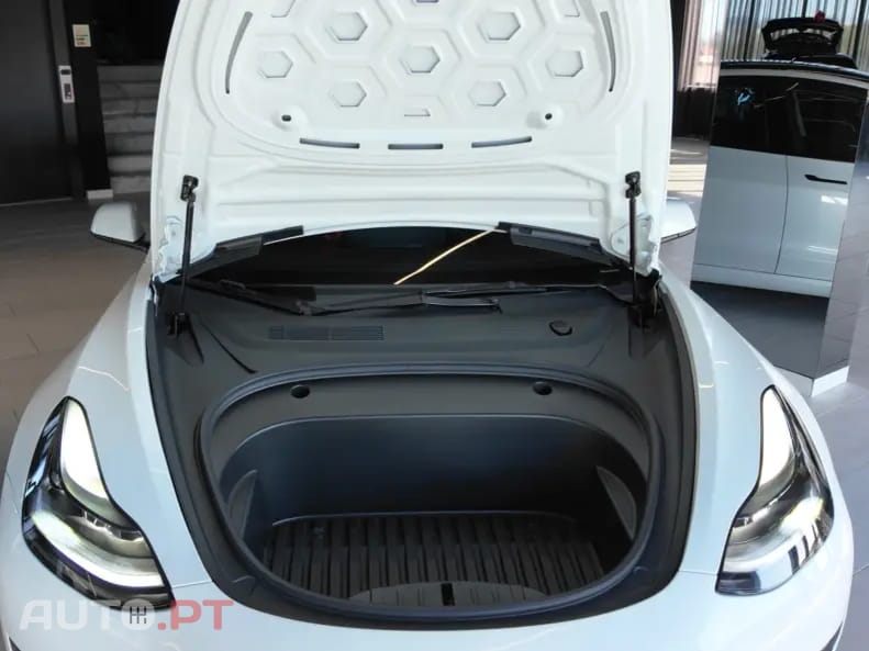 Tesla Model 3 Standard Range Plus RWD