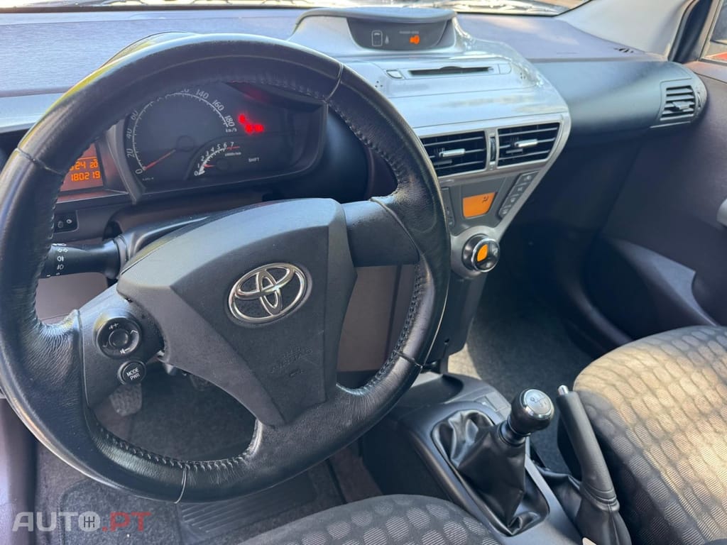 Toyota iQ 1.0 VVT-i