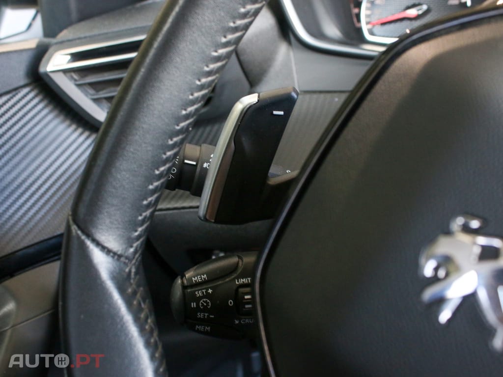 Peugeot 2008 1.2 PureTech Allure EAT8
