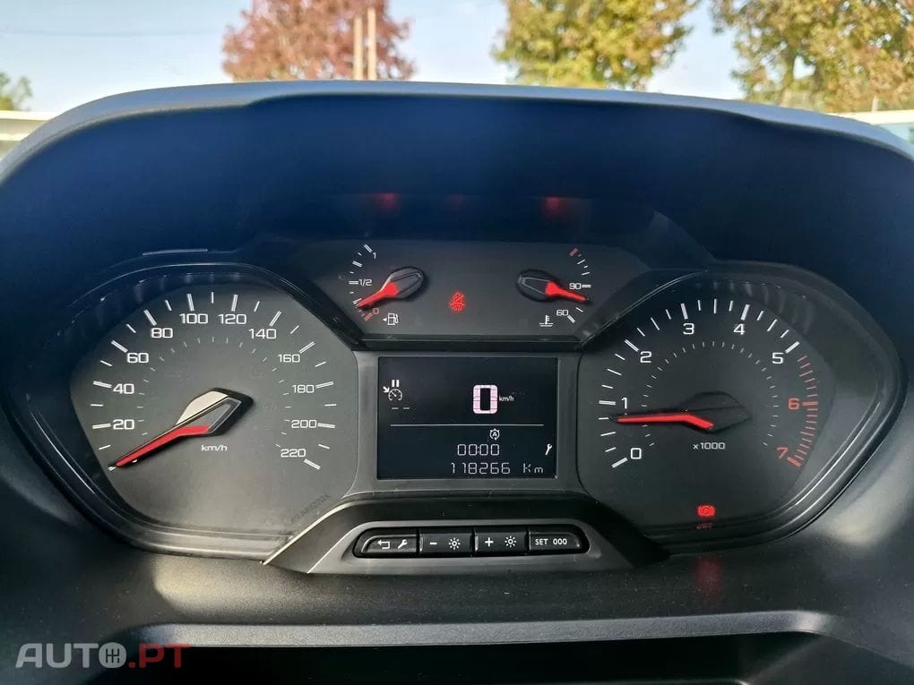 Peugeot Partner 1.2 PRO 110 CV L1H1 -