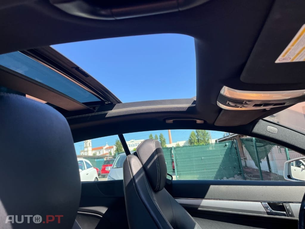 Mercedes-Benz E 220 CDI Avantgarde BlueEfficiency Auto.