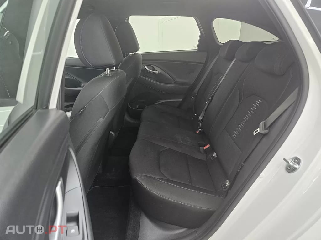 Hyundai i30 1.0 T-GDi Comfort+Navi — fotografia 13