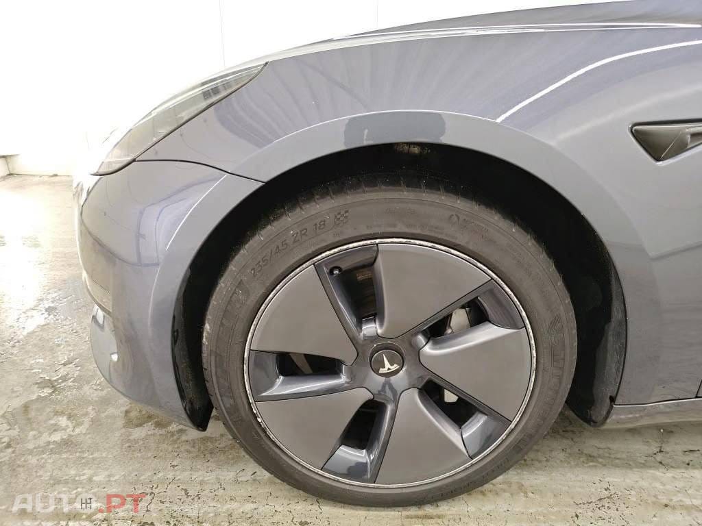 Tesla Model 3 Long-Range AWD