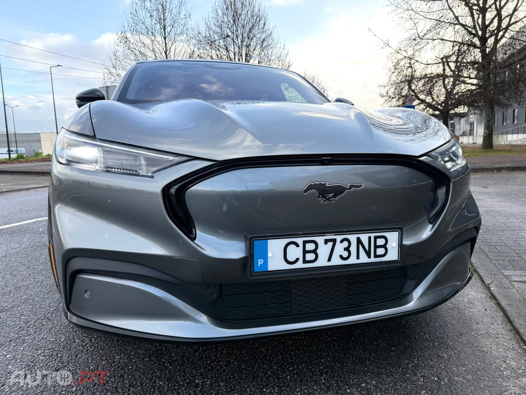 Ford Mustang Mach-E AWD PREMIUM