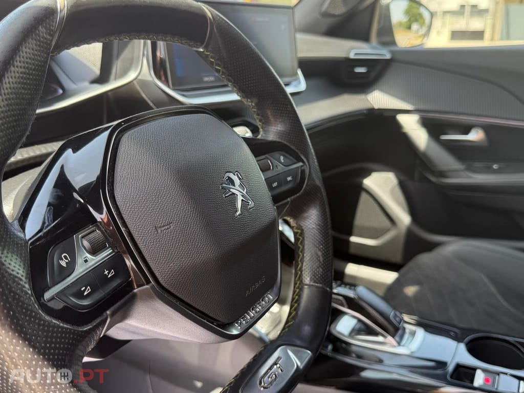 Peugeot 2008 1.2 PureTech GT EAT8