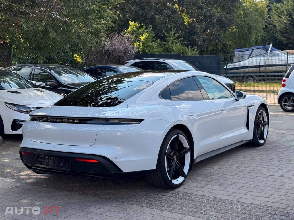 Porsche Taycan Base