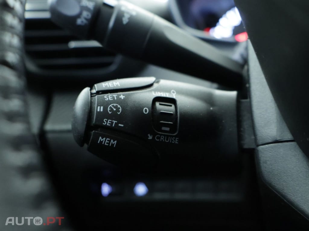 Peugeot 2008 1.2i Active