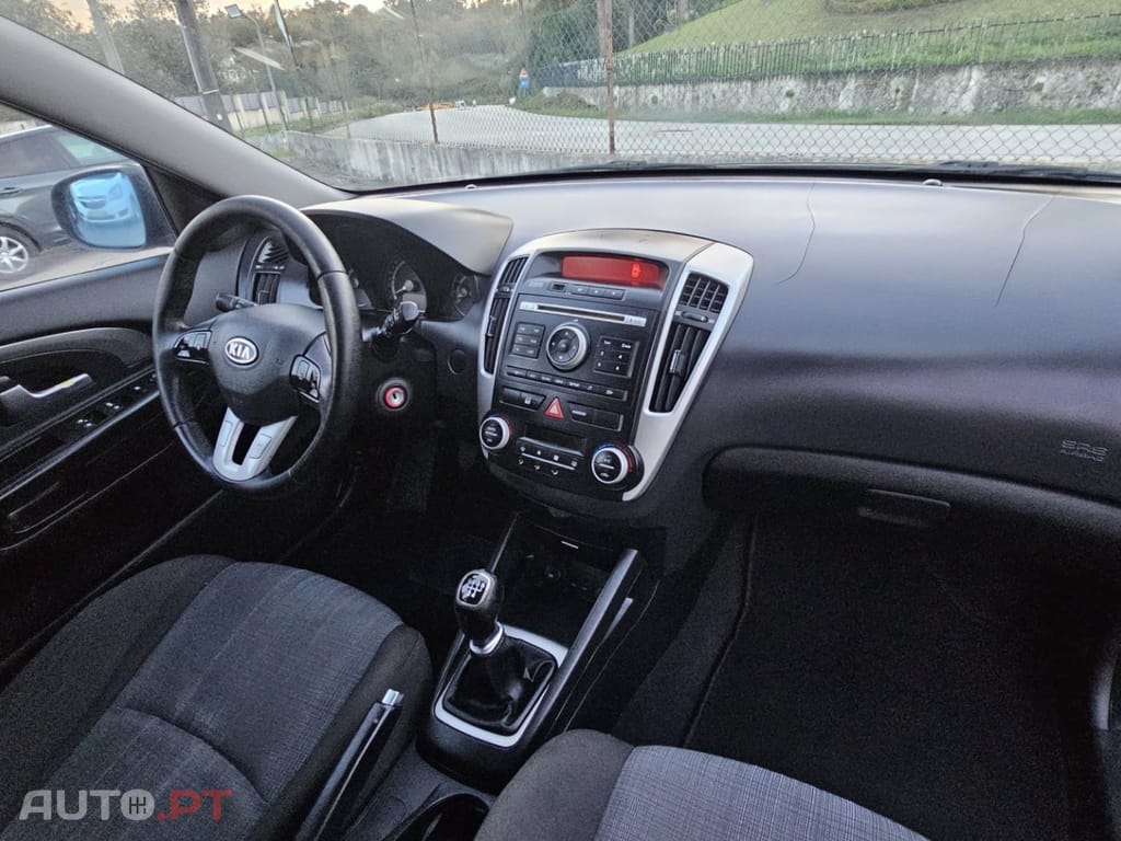 Kia Ceed 1.4 CVVT EX ISG