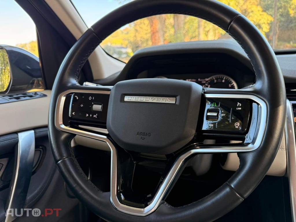Land Rover Discovery Sport P300e