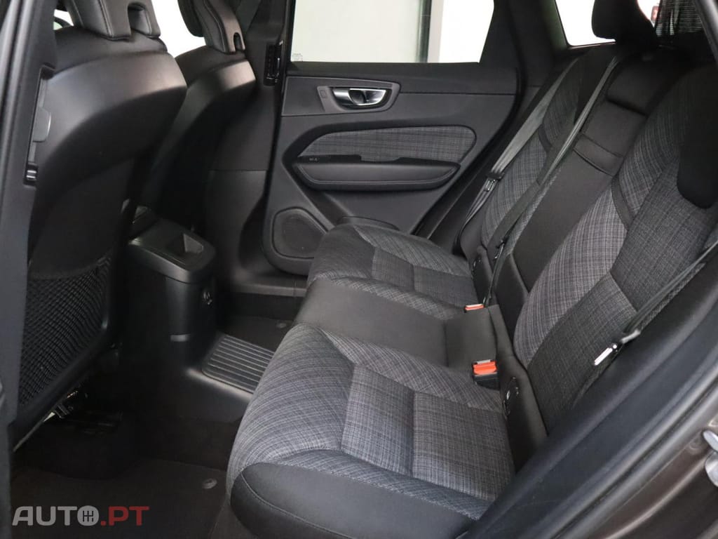 Volvo XC60 2.0 T6  AWD PHEV Core Auto