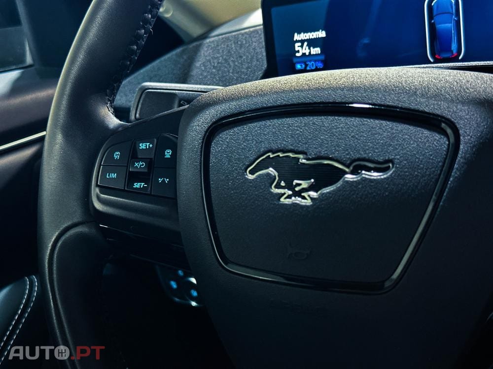 Ford Mustang Mach-E 75.7 kWh Base