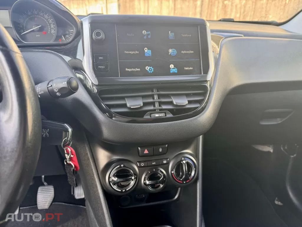 Peugeot 208 1.2 PureTech Signature