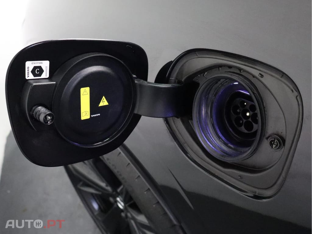 Volvo XC60 2.0 T6 PHEV Black Edition AWD