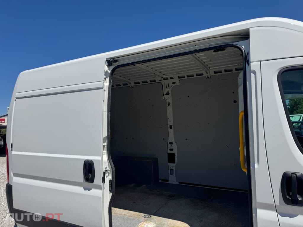 Peugeot Boxer 2.2 BlueHDi 330 L2H2 Premium