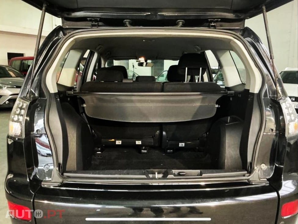 Mitsubishi Outlander 2.0 DI-D Inform 4WD