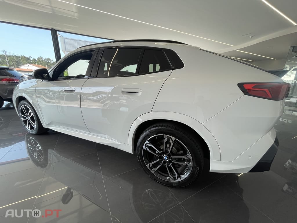 BMW iX2 eDrive20 Edição Desportiva M
