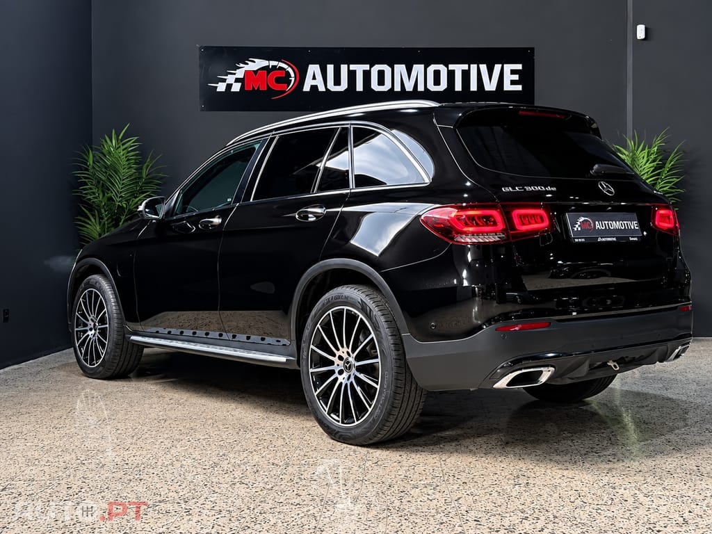 Mercedes-Benz GLC 300 de 4Matic 9G-TRONIC AMG Line — fotografia 4