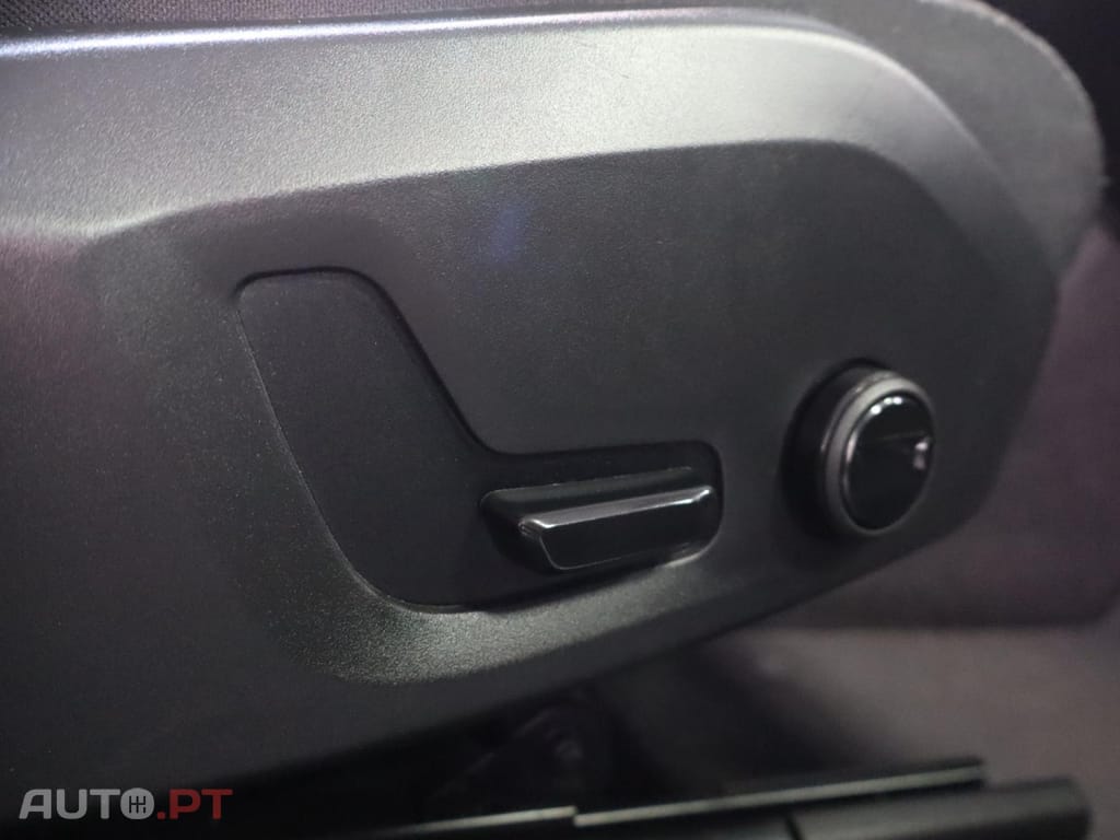 Volvo XC60 2.0 T6  AWD PHEV Core Auto